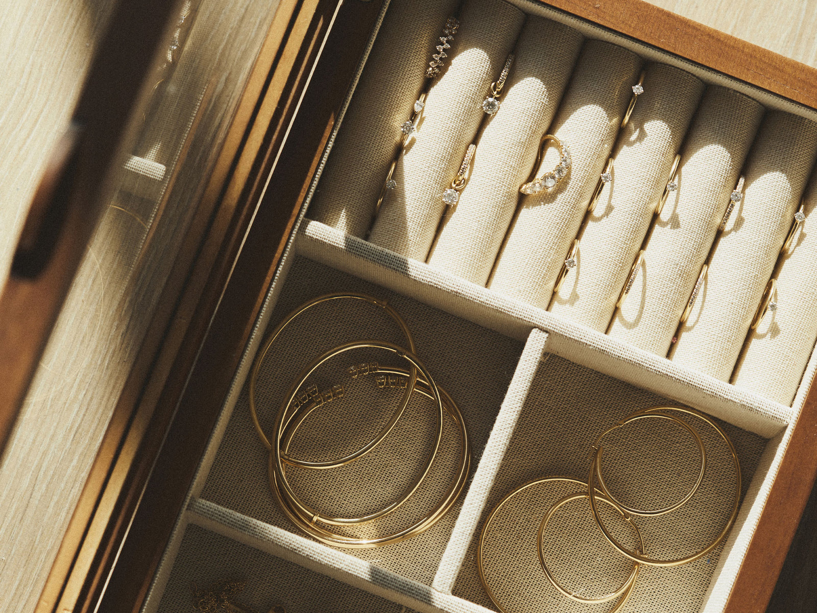 
					Capsule Wardrobe Essentials (A Step-by-Step Guide)
				