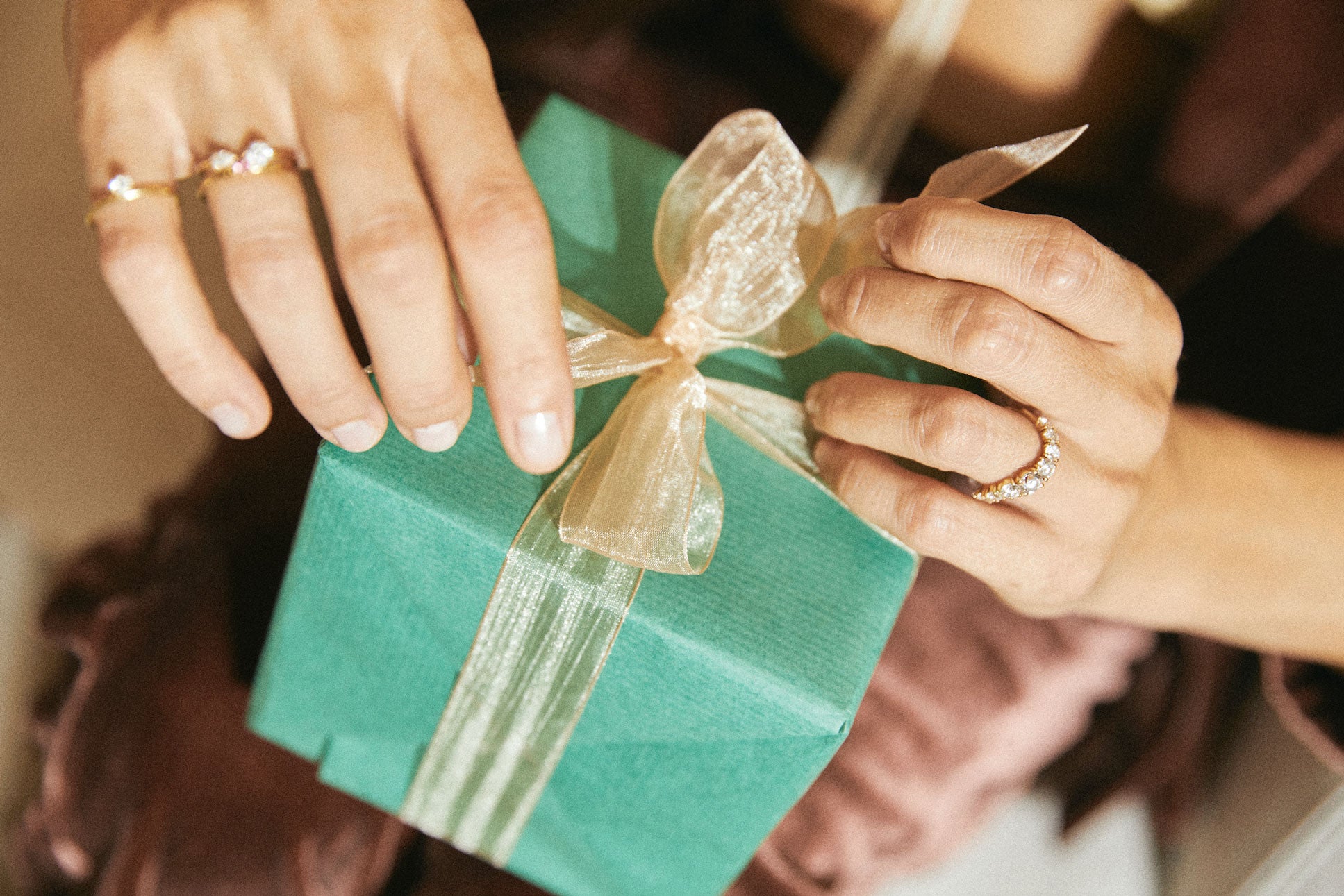 
					HANAN MOSER’s Gift Etiquette: Sustainable Gifts for the Holiday Season
				