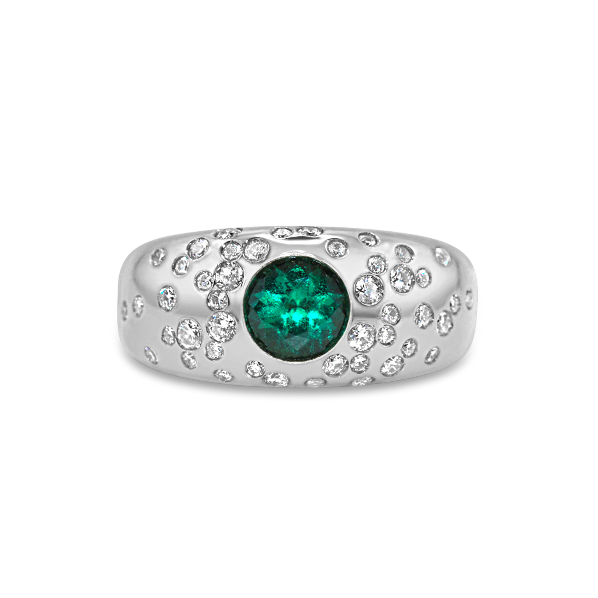 
					emerald_front_closeup_whitegold.png